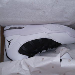 BLACK N WHITE AIR JORDAN'S